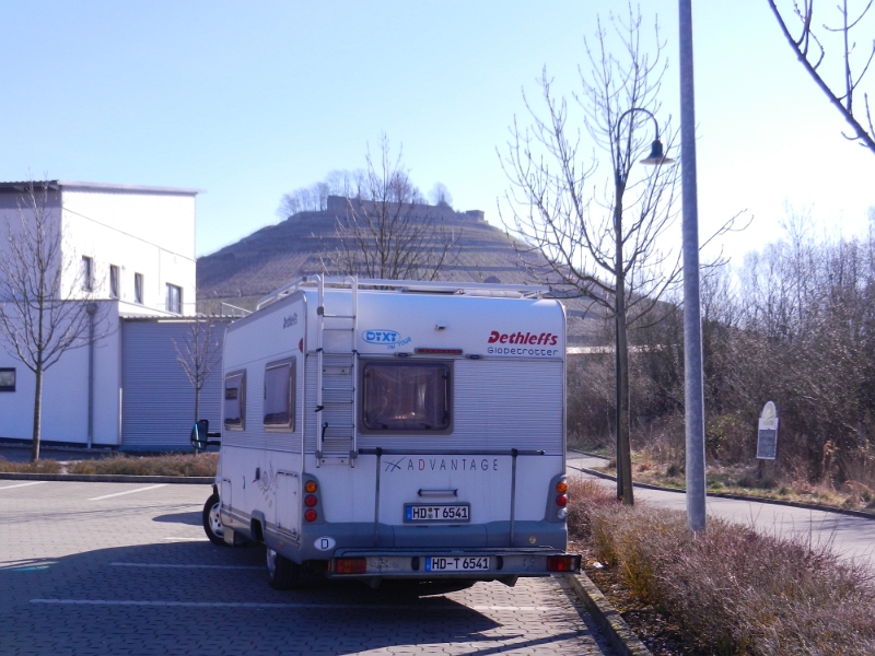 DSCN8077.JPG - Vom Aldiparkplatz sehen wir bereits die Burg "Weibertreu" über der Stadt.