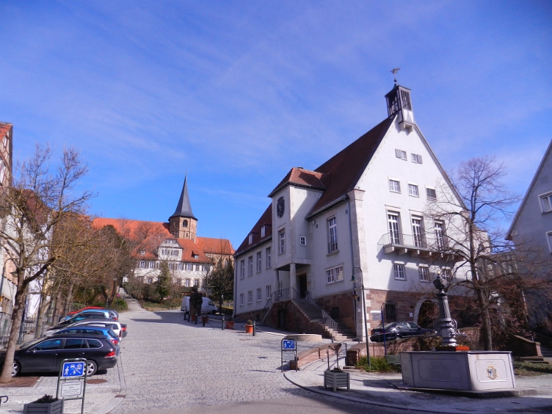 DSCN8088.JPG - Rechts im Bild ist das Rathaus zu sehen, im Hintergrund die Johanneskirche aus dem 13. Jahrhundert.