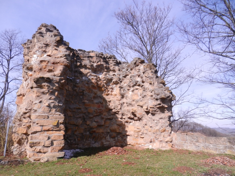 DSCN8116.JPG - Die Reste des Bergfrieds.