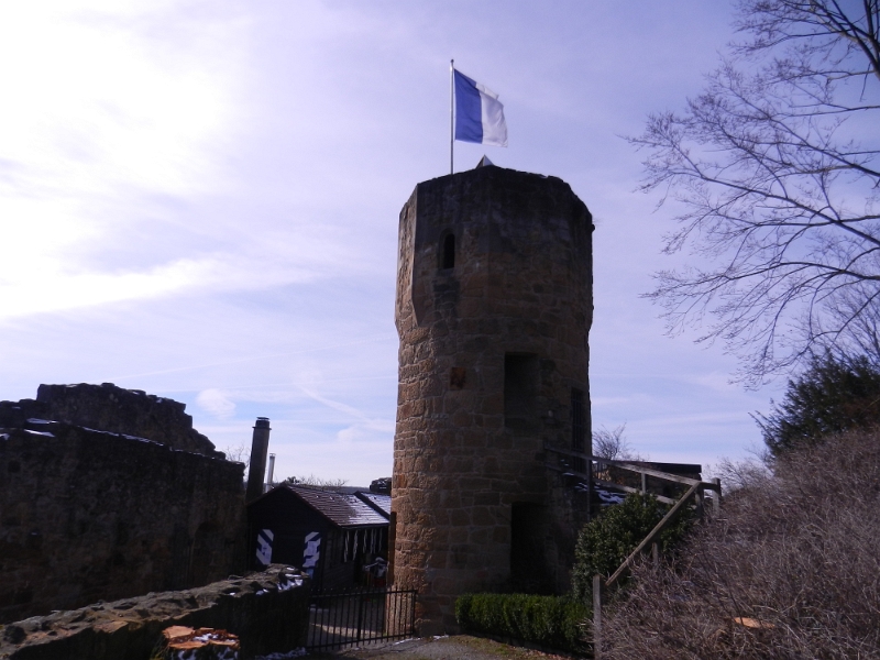 DSCN8128.JPG - ...hiermit beenden wir unseren Rundgang der Burg und laufen zurück in den Ort.