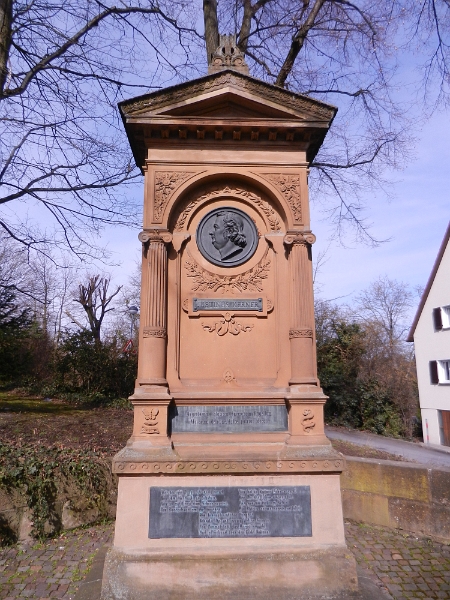 DSCN8130.JPG - Das Denkmal für Justinus Kerner.