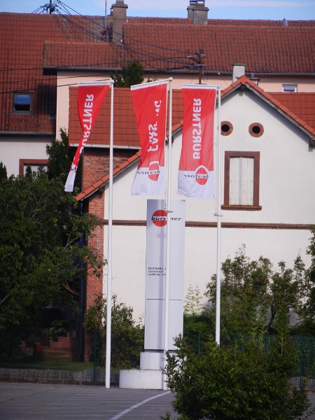 DSCN1271.JPG - Direkt daneben werden übrigends Wohnwagen und Reisemobile von Bürstner gebaut.