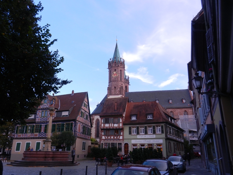 DSCN3685.JPG - Wir sind nun am Marktplatz angekommen.