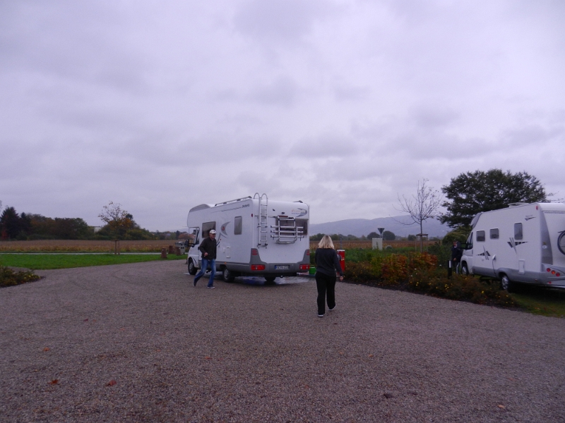 DSCN3698.JPG - Bevor wir nun alle nach Hause fahren, nutzen wir die V/E vom Platz und reservieren drei Stellplätze für unser gemeinsames Weihnachtsmarkttreffen hier.Tschau Ingelein, Rolf und Sam... War echt mal wieder schön mit euch!