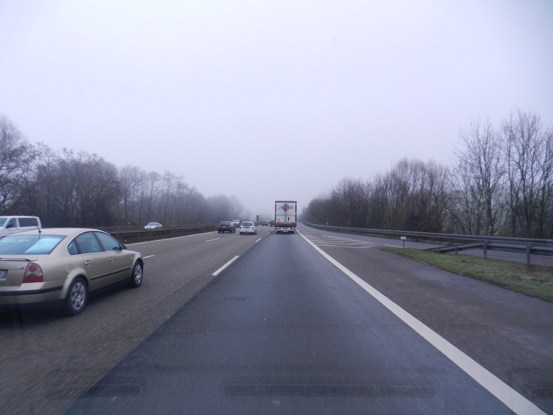 DSCN4158.JPG - So gegen 11 Uhr fahren wir gemütlich los. Hier auf der A6 kurz vor Sinsheim.