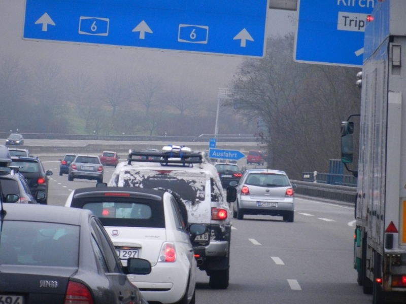 DSCN4159.JPG - Da überholt uns ein Auto mit echt viel Schnee drumherum?!?!? Ist das echt?!?