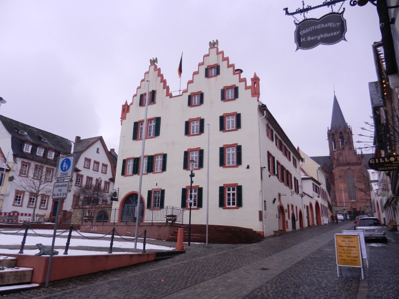 DSCN7680.JPG - Das Rathaus am Marktplatz.