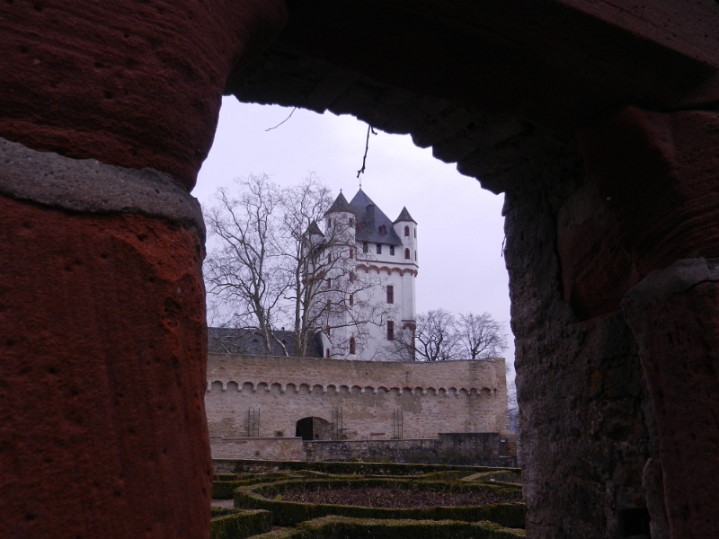 DSCN7721.JPG - Wir kommen zur kurfürstlichen Burg Eltville