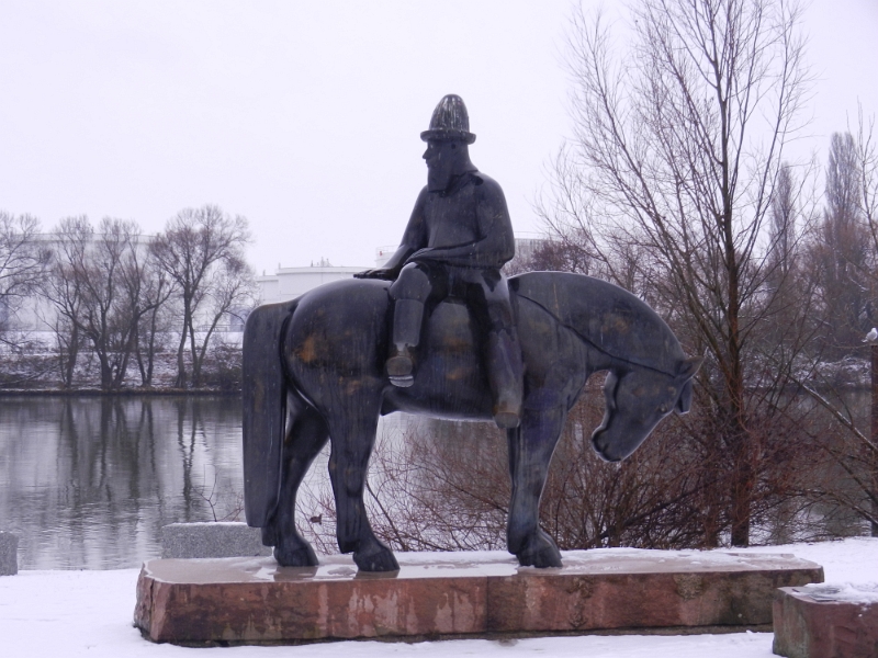 DSCN7788.JPG - Dieses Denkmal ist dem Pferdefleischskandal entkommen...