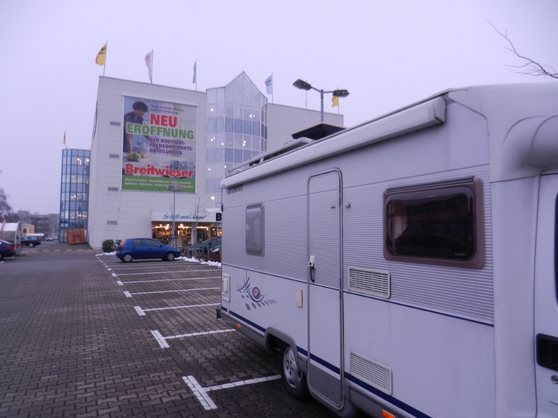 DSCN7819.JPG - Nachdem wir in Schwetzingen an der V/E entsorgt haben und eine neue Gasflasche kauften, sind wir nun in Heidelberg in einem weiteren Möbelhaus...