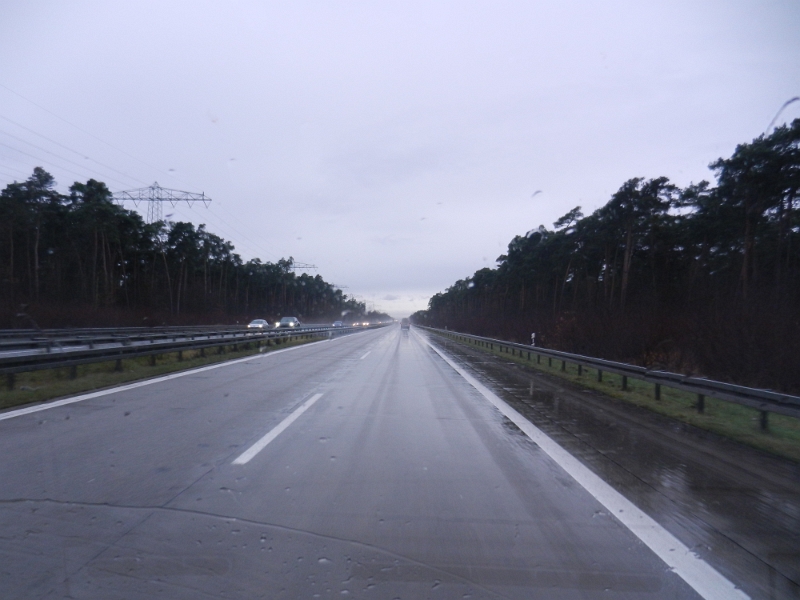 DSCN4224.JPG - Bei strömenden Regen fahren wir über die A6.