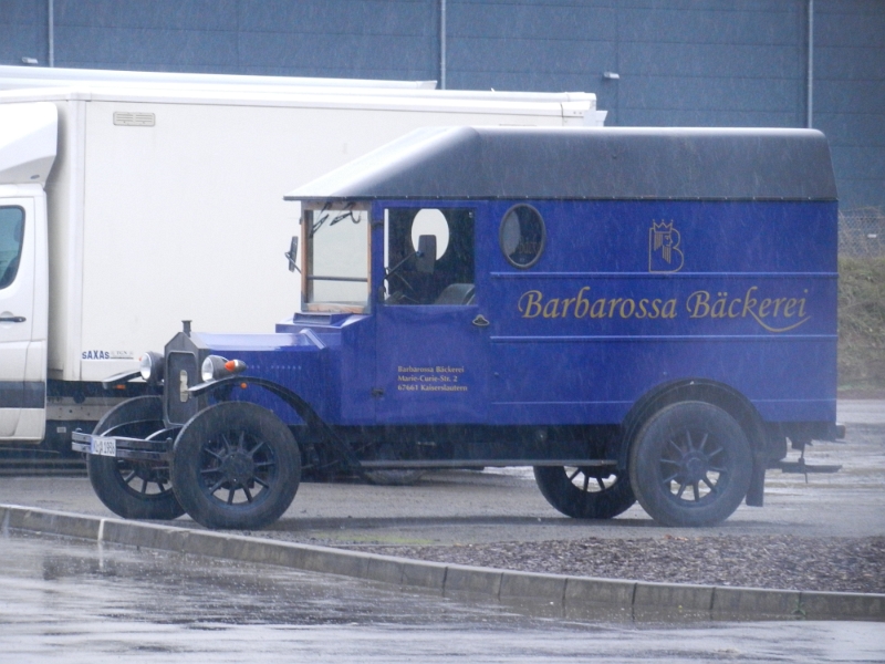 DSCN4232.JPG - Wir fahren in Kaiserslautern von der Autobahn und machen einen Abstecher in ein Industriegebiet in der Nähe von Siegelbach.