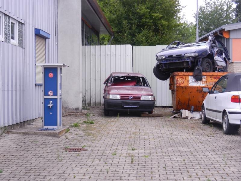 DSCN1489.JPG - Ca. 300m vom Stellplatz befindet sich hinter einem Fiat-Autohaus eine Eva-Anlage.