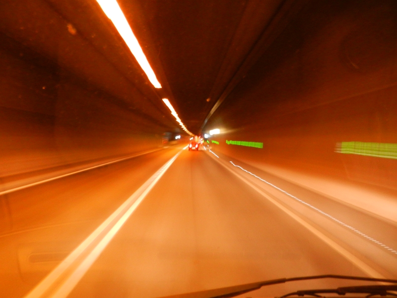 DSCN3705.JPG - Nach fast einer Stunde im Autobahnstau erreichen wir endlich den Saukopftunnel bei Weinheim. :-(