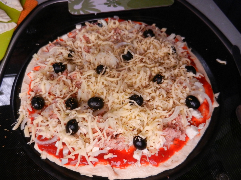 DSCN3822.JPG - Thunfischpizza mit Oliven!