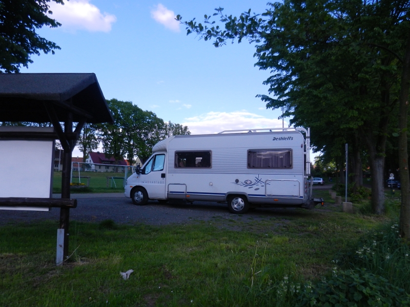 DSCN6938.JPG - Der Stellplatz liegt am Freibad.