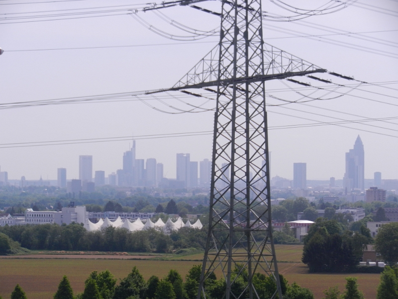 DSCN7013.JPG - Schade, die Skyline wird durch Strommasten "gestört".