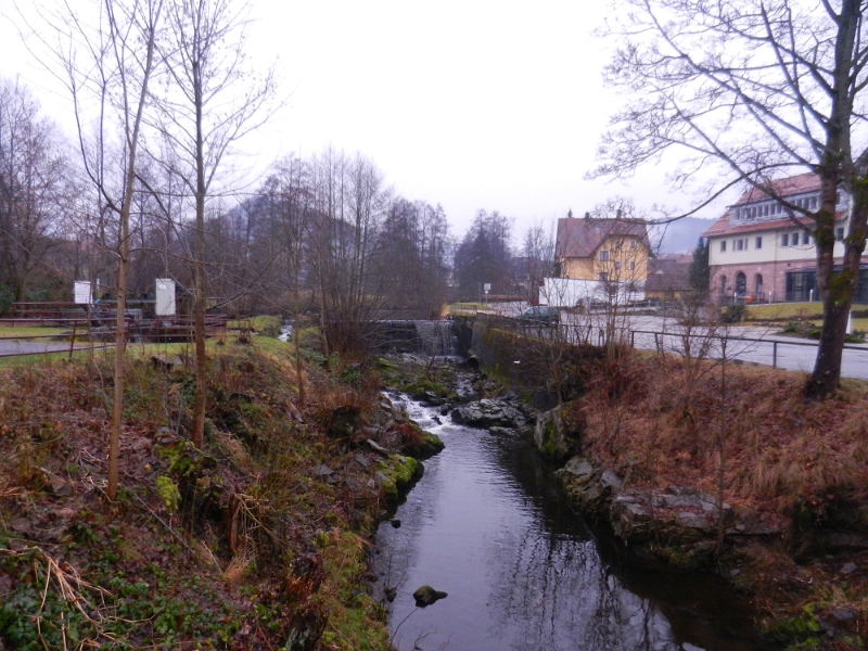 DSCN4415.JPG - Obwohl das Wetter nicht sooo dolle ist machen wir uns los um ein paar Meter zu laufen und den Ort zu erkunden.