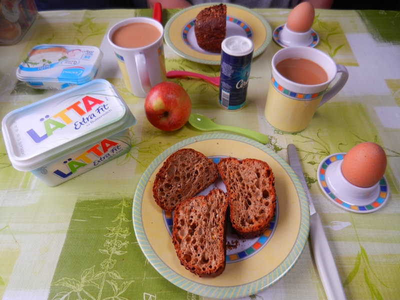 DSCN6045.JPG - Nach einer echt ruhigen Nacht sind wir schon früh auf den Beinen und machen schön "Frühstückchen".