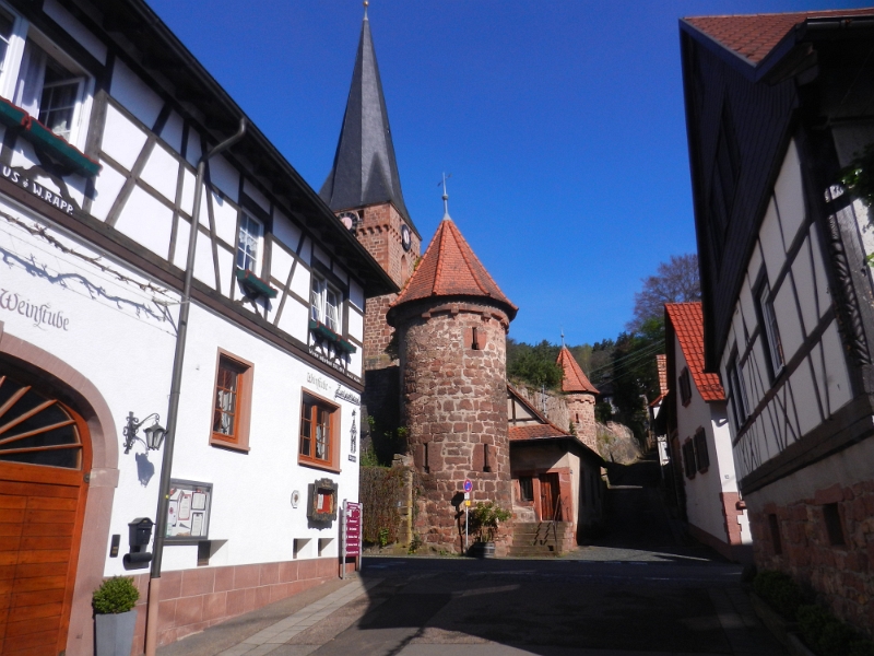 DSCN6131.JPG - Das ist übrigens die Wehrkirche in Dörrenbach.