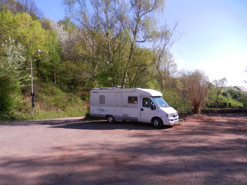 DSCN6138.JPG - Am Sportplatz von Eschbach finden wir ein schönes Plätzchen zum parken.