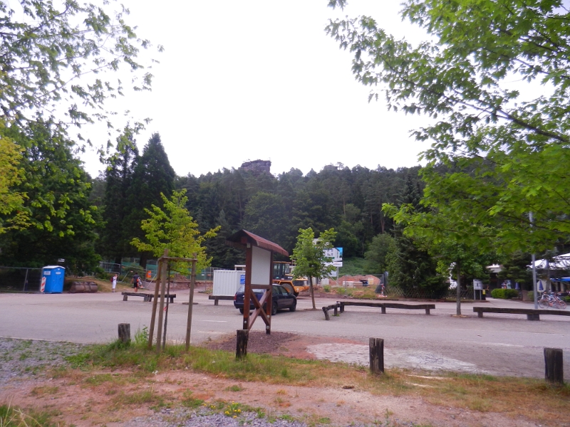 DSCN8808.JPG - Der Parkplatz ist am Sportpark in der Nähe des Schwimmbades.