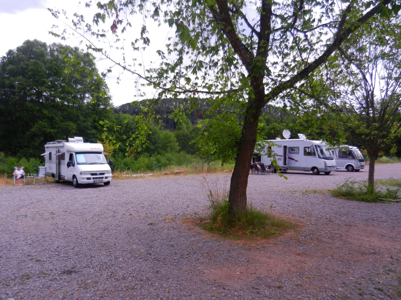 DSCN8810.JPG - Der Platz gefällt uns auf anhieb, wir standen schon öfters viel schlimmer auf "echten" Stellplätzen.