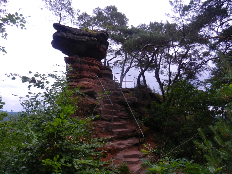 DSCN8864.JPG - Wir erreichen den Schwalbenfelsen.