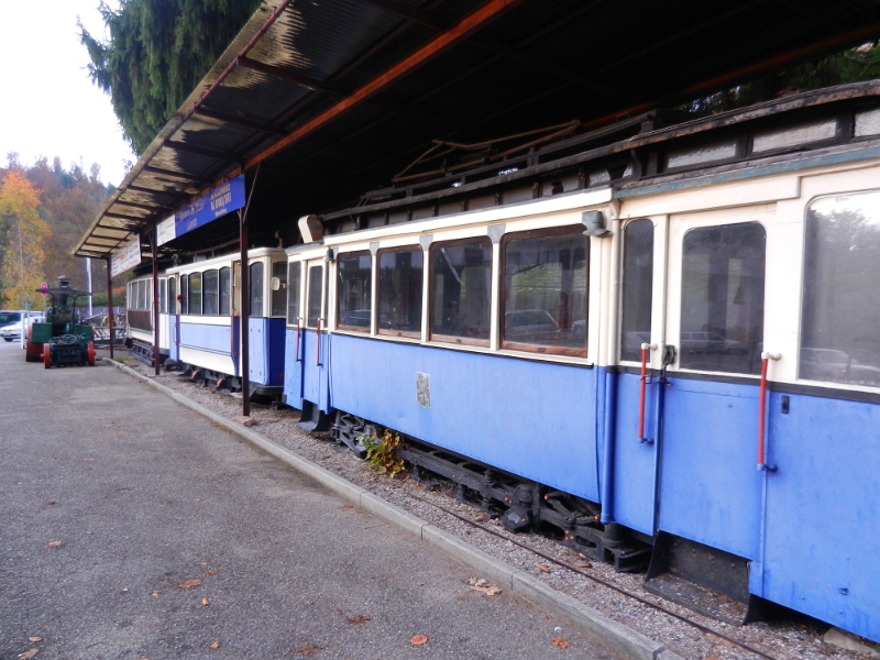 DSCN1616.JPG - Vor dem Museum steht eine Strassenbahn.