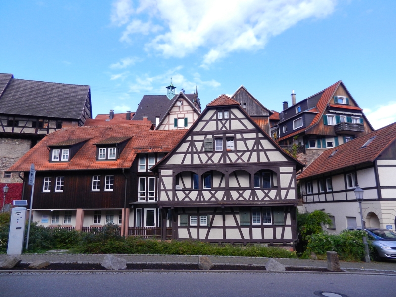 DSCN1438.JPG - Wir kommen nun an die Zehntscheuern auf der Stadtmauer.