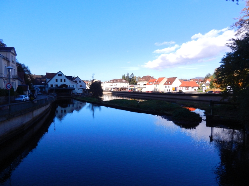 DSCN1464.JPG - Über eine Fußgängerbrücke gelangen wir wieder zum Stellplatz "Murginsel".