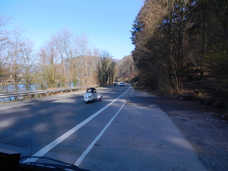 DSCN5679.JPG - Heute zieht es einfach jeden raus in die Sonne, sogar alte Schätzchen, wie dieser Heinkel-Kabinenroller, dürfen raus.