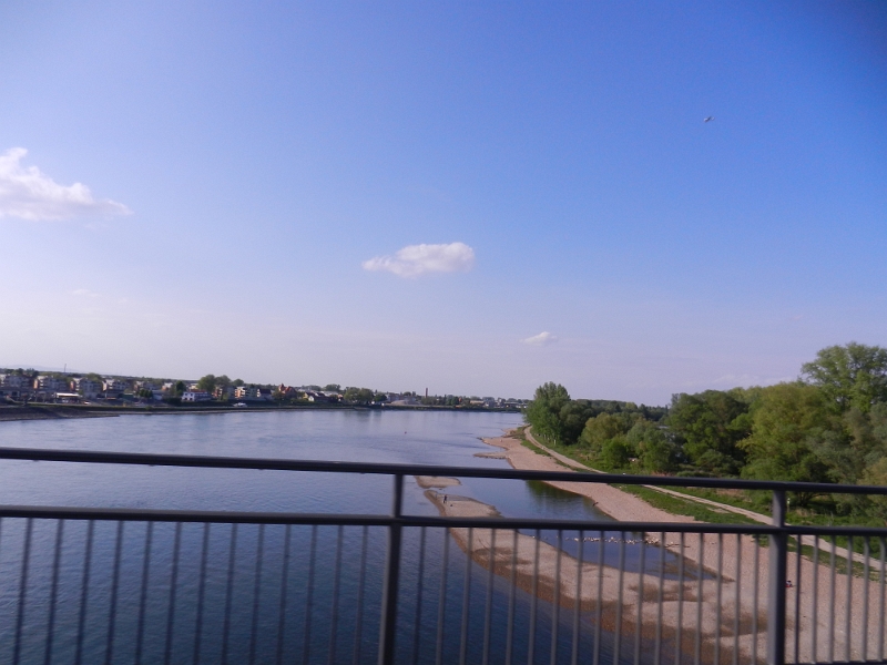 DSCN6215.JPG - Bei Speyer fahren wir über den Rhein.