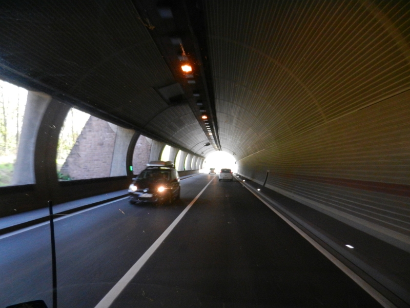 DSCN6222.JPG - Durch etliche Tunnel...