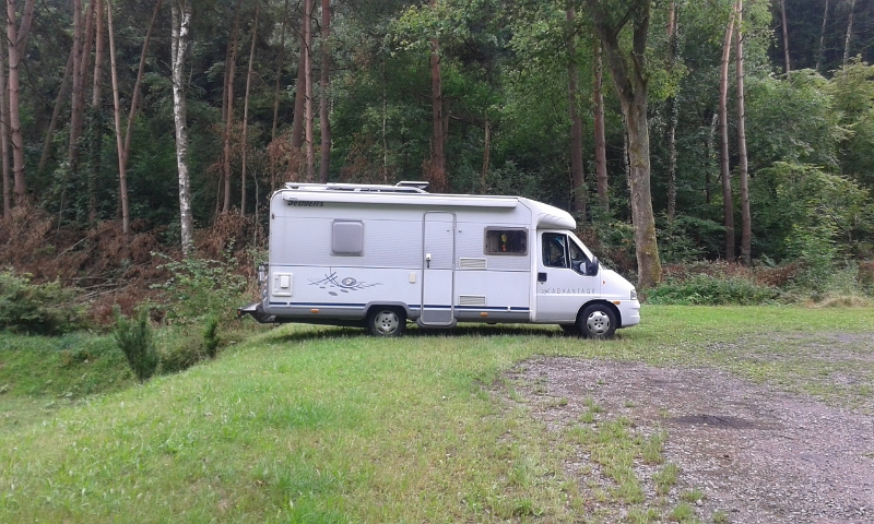 20140712_121008.jpg - Nachdem wir in Eußerthal einen "Nicht-so-gut"-Stellplatz anschauten, sind wir weiter nach Wilgartswiesen auf einen Wanderparkplatz gefahren. Hier bleiben wir, es ist absolut ruhig und einen schönen Wanderweg gibt es hier auch. Perfekt!