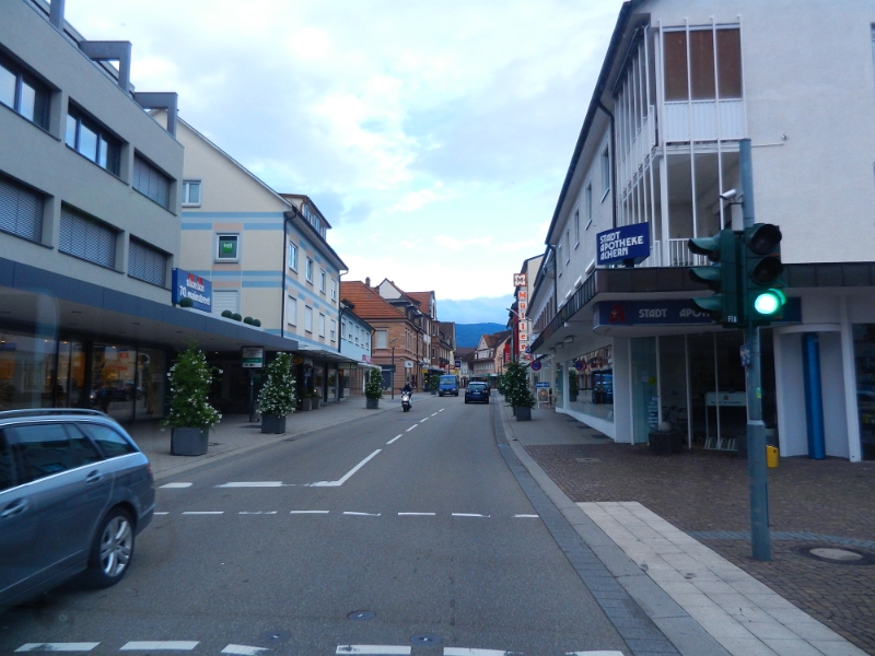 DSCN9128.JPG - Wir sind mittlerweile in Achern. Achja, unser Ziel für das Wochenende lautet Sasbachwalden im Schwarzwald.