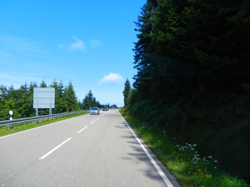 DSCN9340.JPG - Wir fahren den Berg rauf zur Schwarzwaldhochstrasse.