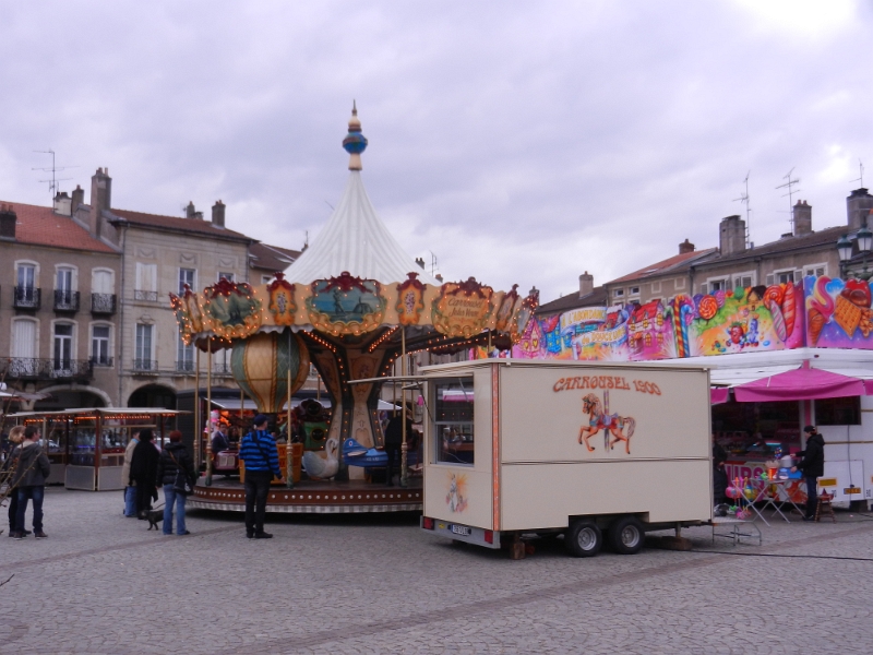 DSCN6447.JPG - Hier ist gerade eine kleine Osterkirmes aufgebaut.