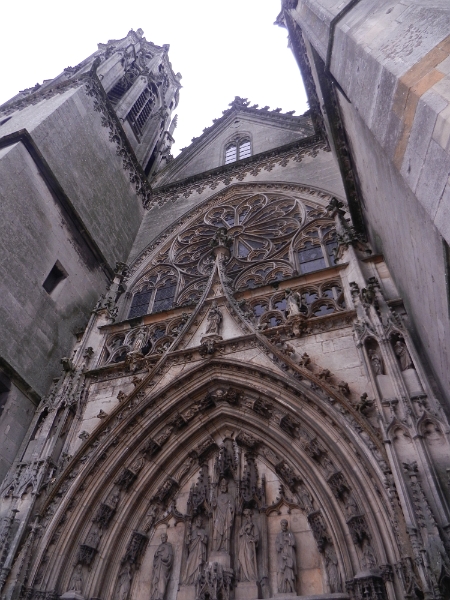 DSCN6477.JPG - Jetzt schauen wir uns dir Kirche genauer an.