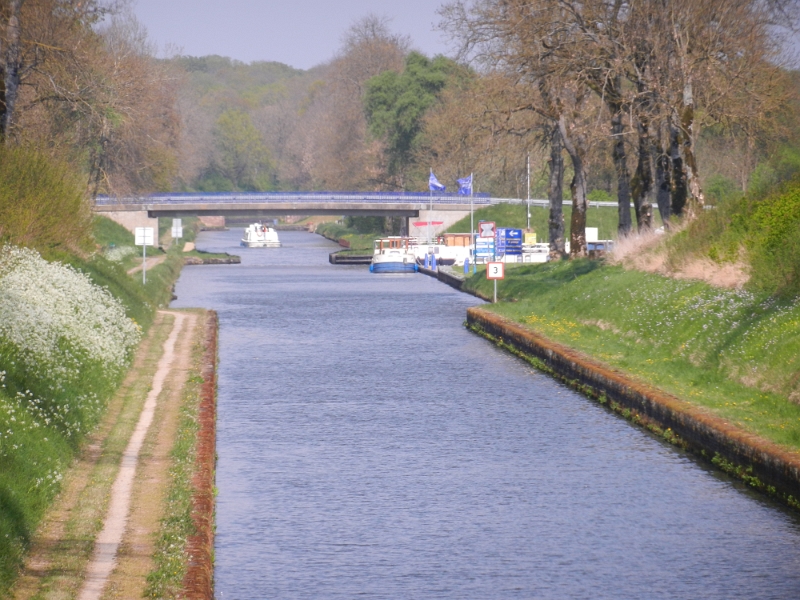 DSCN6553.JPG - ...zum Glück können wir den Hafen schon sehen.