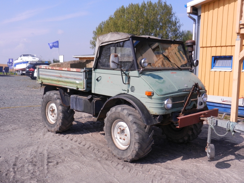 DSCN6560.JPG - Dieser Unimog wird hier zum rangieren der Boote benutzt.