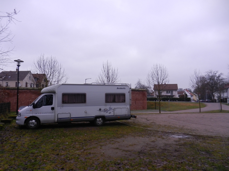 DSCN4634.JPG - Kurz darauf stehen wir auf dem Stellplatz an der Carnot'schen Mauer.