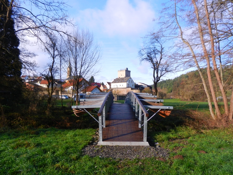 DSCN2162.JPG - Direkt am Stellplatz startet diese kleine Runde mit dieser Brücke.