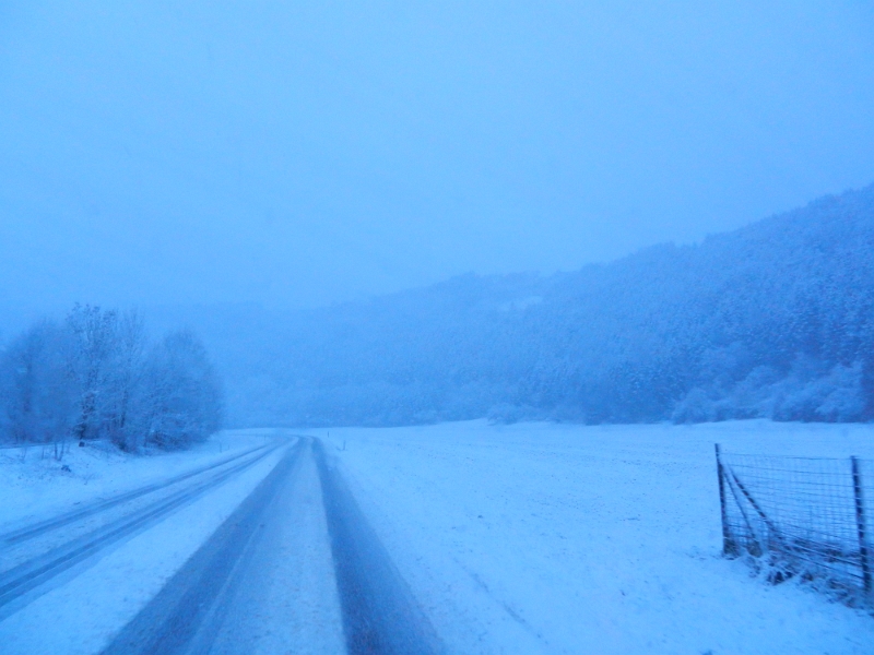 DSCN2205.JPG - Schlimmer noch als das Wetter sind... Sorry!... SAUDUMME BMW-Fahrer mit Heckantrieb, die im Schritttempo den Berg hoch wollen und alle anderen ausbremsen?!? Meine Fresse?!?