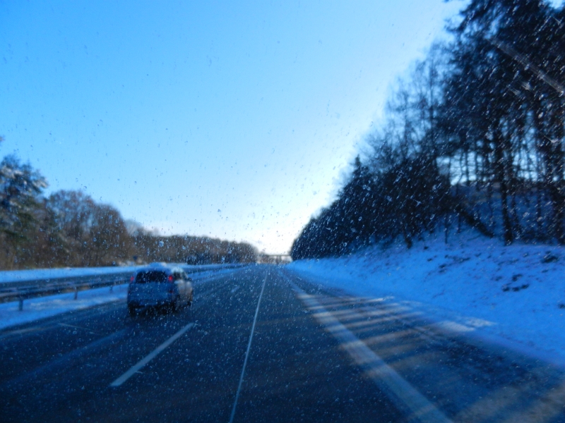 DSCN2257.JPG - Auf der Autobahn... die haben sehr viel Salz gestreut!!!