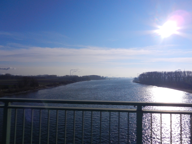 DSCN2284.JPG - Wir überqueren den Rhein und sind somit wieder in Baden-Württemberg.