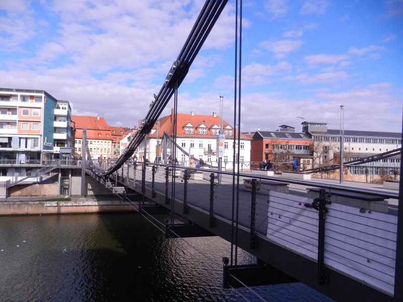 DSCN5072.JPG - Wir erreichen die Kettenbrücke.