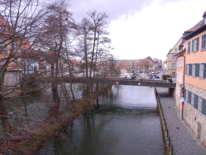 DSCN5078.JPG - Unter uns, die Regnitz.