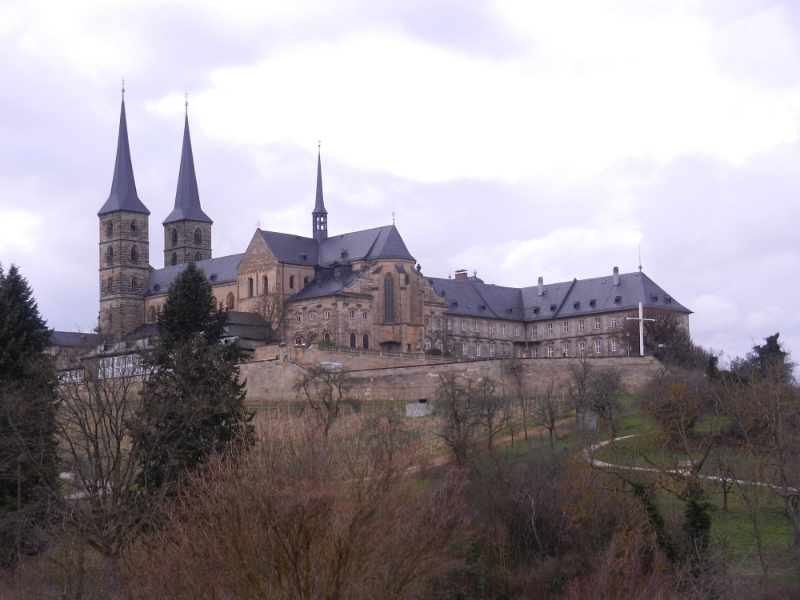 DSCN5114.JPG - Gegenüber liegt das Kloster Michaelsberg.