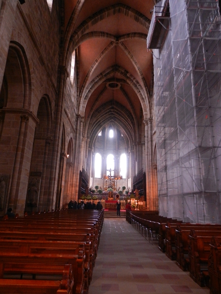 DSCN5118.JPG - Nun schlendern wir durch den Dom. Wow, die Orgel wird gerade gestimmt und dieser sehr hohe permanente Pfeiffton schmerzt in den Ohren!